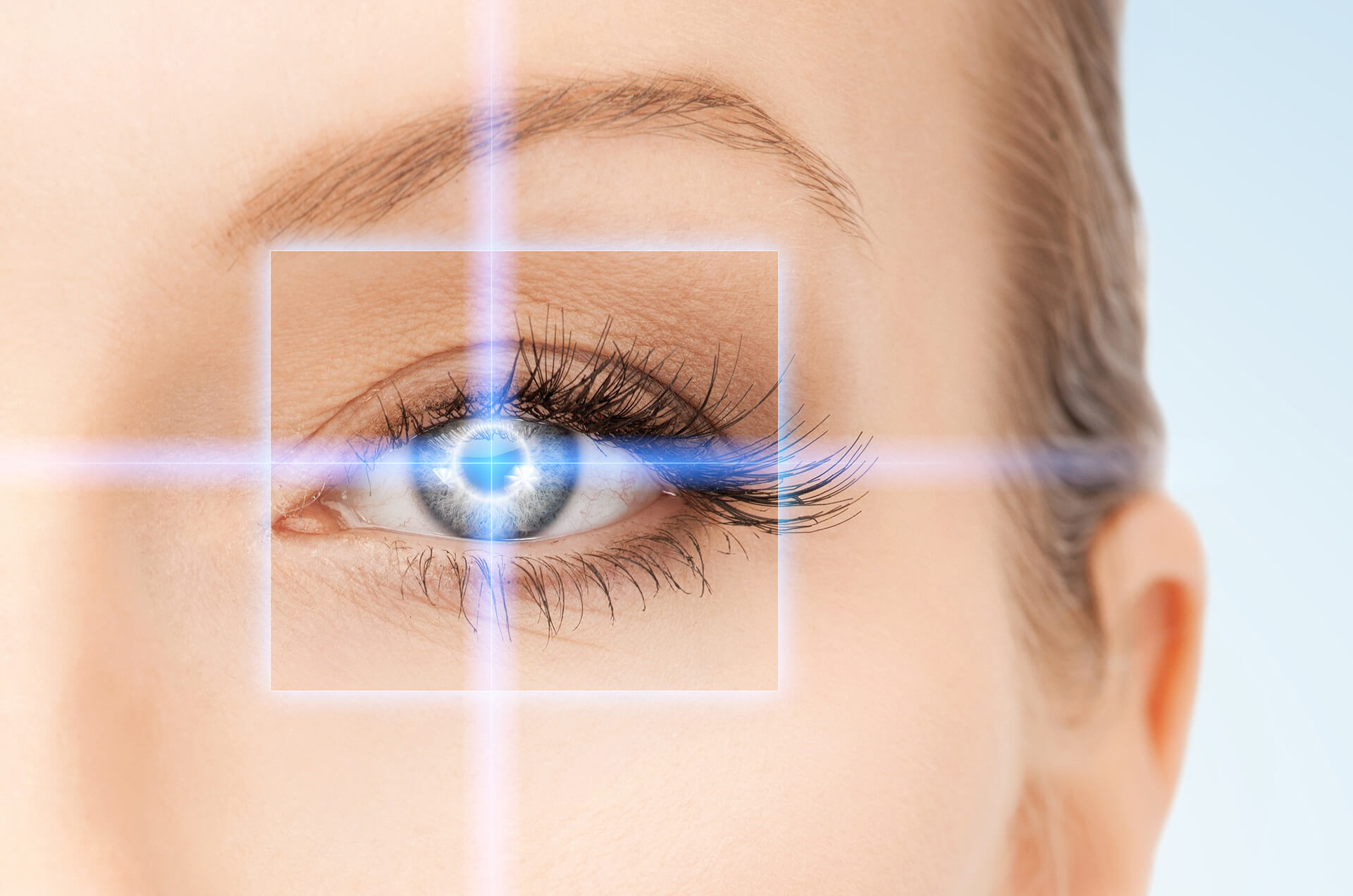 Операция на глаза восстановление зрения. Лазерная коррекция зрения LASIK. Офтальмология операции лазерная. Лазерная операция на глаза.